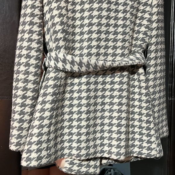 JOSEF Wool Houndstooth Pea Coat - Picture 8 of 12